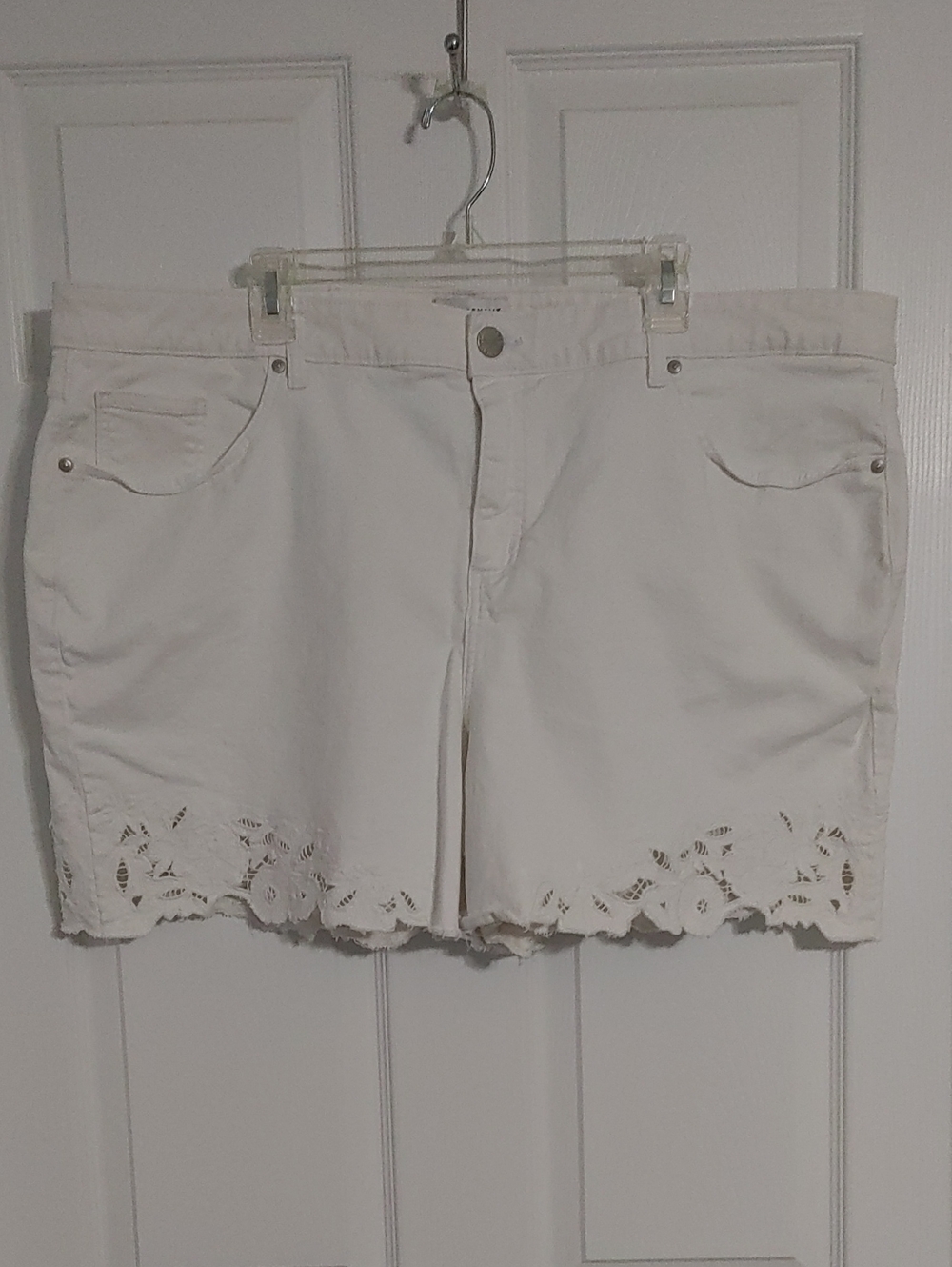 Lane Bryant White Denim Lace Trim Hem Cut Off Shorts Women's Size 22 Like New
